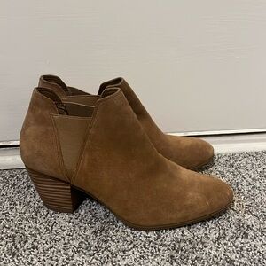 Guess Suede boots size 8 1/2 women’s
